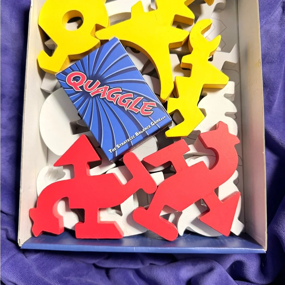 Quaggle Strategic Balance Family Game - very good condition STEM Award winning